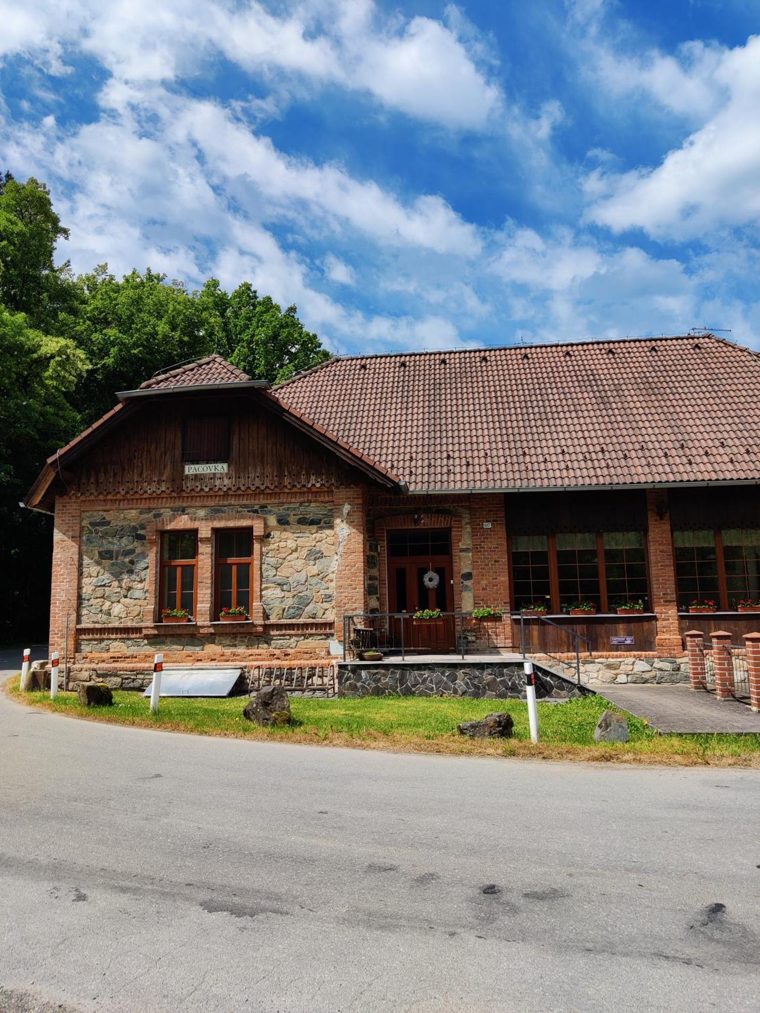 Penzion Pacovka Hotel Chynov Luaran gambar